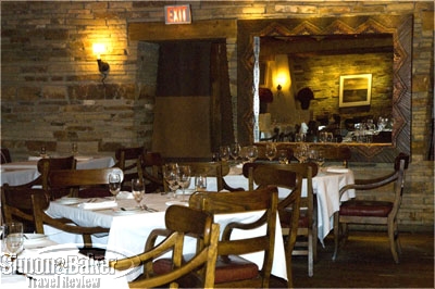 sf_restaurant_4_diningroom_1_lt.jpg