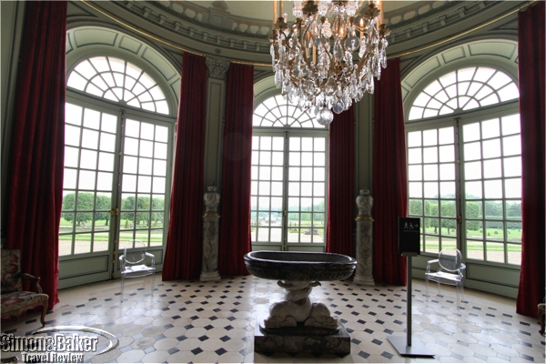 The Chateau Sur Marnes featured a rotunda looking out on the gardens